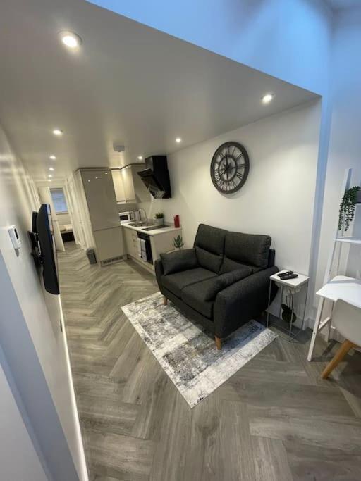 Stylish & Cosy 1 Bed Apartment Суиндон Экстерьер фото