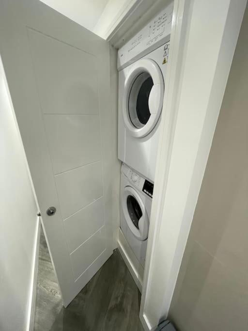 Stylish & Cosy 1 Bed Apartment Суиндон Экстерьер фото